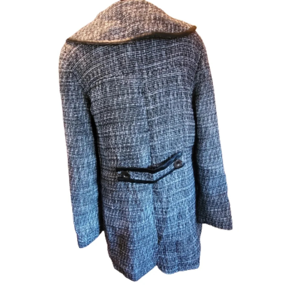 Tulle Black and white medium weight jacket. NWT - Picture 2 of 8